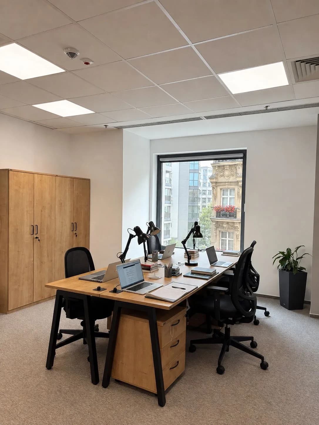 Hot desk